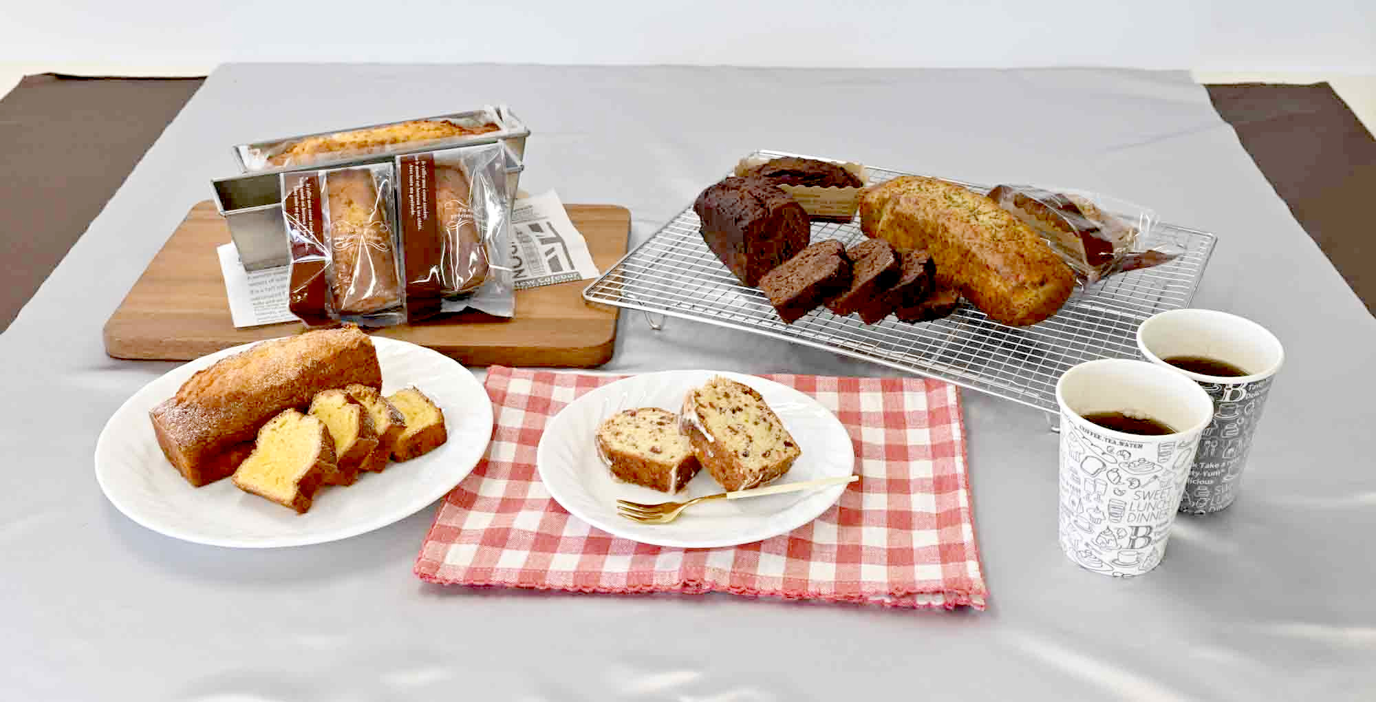 ケーキ：HANA café パウンドケーキ